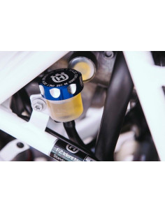 TAPA DEPOSITO LIQUIDO FRENOS TRAS. HUSQVARNA AZUL 701 ENDURO/SM 16/23 2