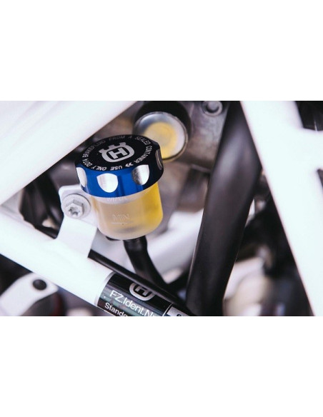 TAPA DEPOSITO LIQUIDO FRENOS TRAS. HUSQVARNA AZUL 701 ENDURO/SM 16/23